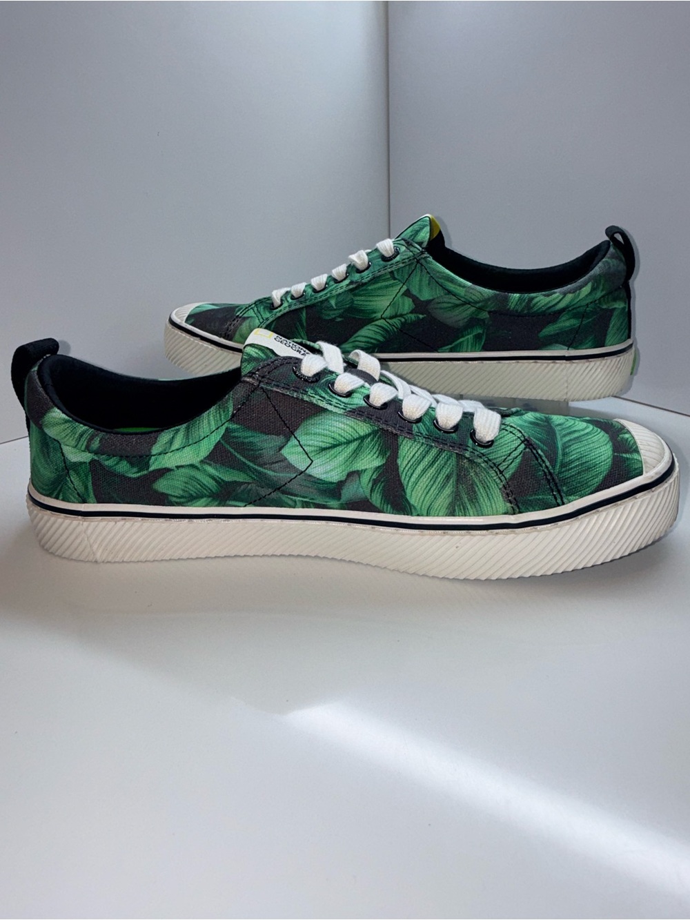 Cariuma x National Geographic OCA Low Peace Lily Green Leaf Sneakers M10/W11.5